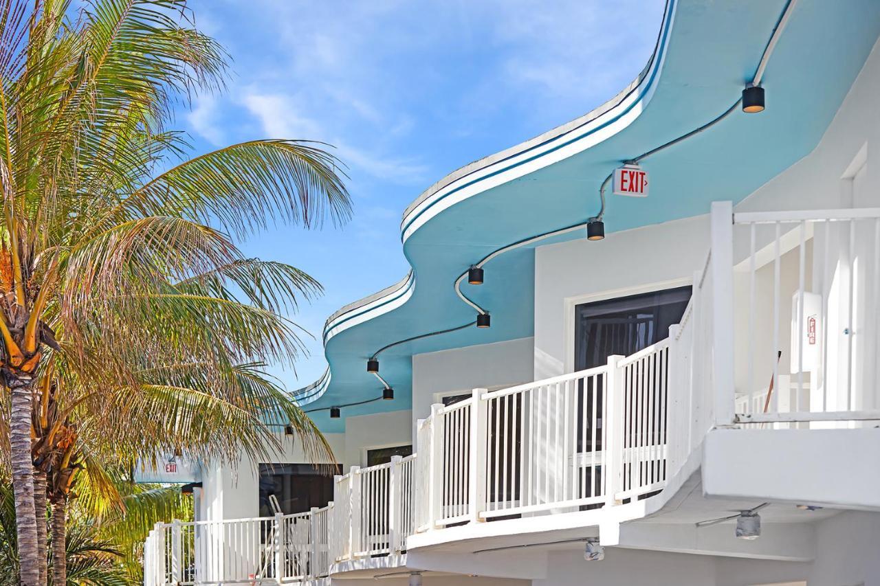 Ocean Treasure Beachside Suites Lauderdale-by-the-Sea Exterior photo